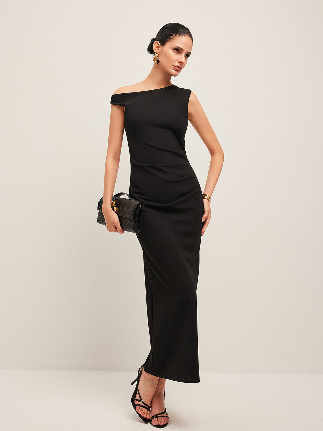 Asymmetrisches Schulterkleid