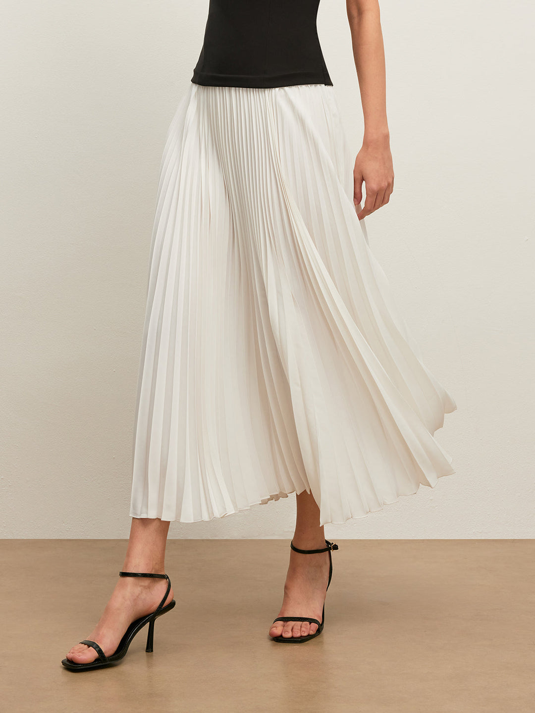 Rückenfreies Neckholder-Kleid mit Falten