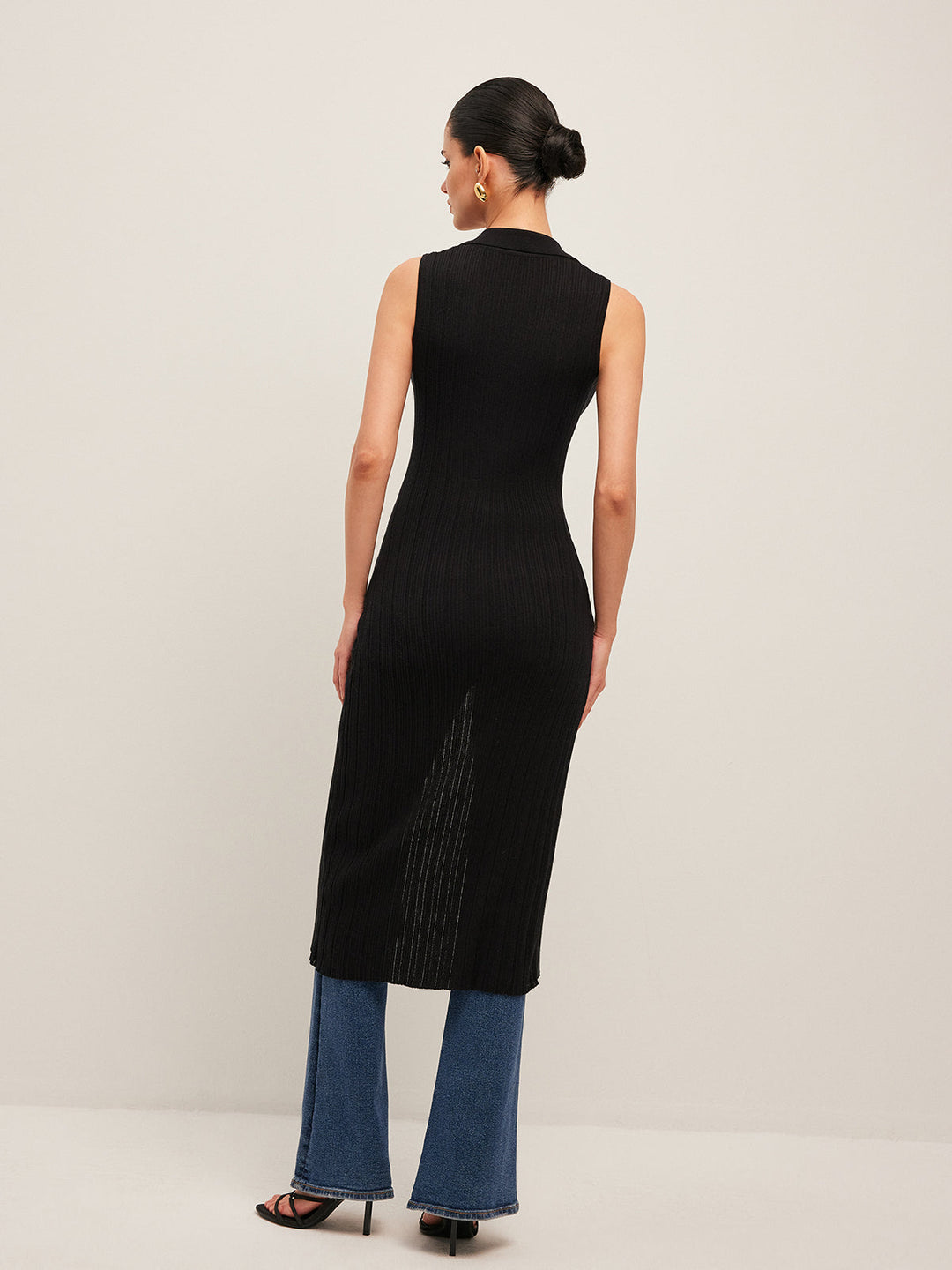 Geripptes Strickkleid mit Knopfleiste