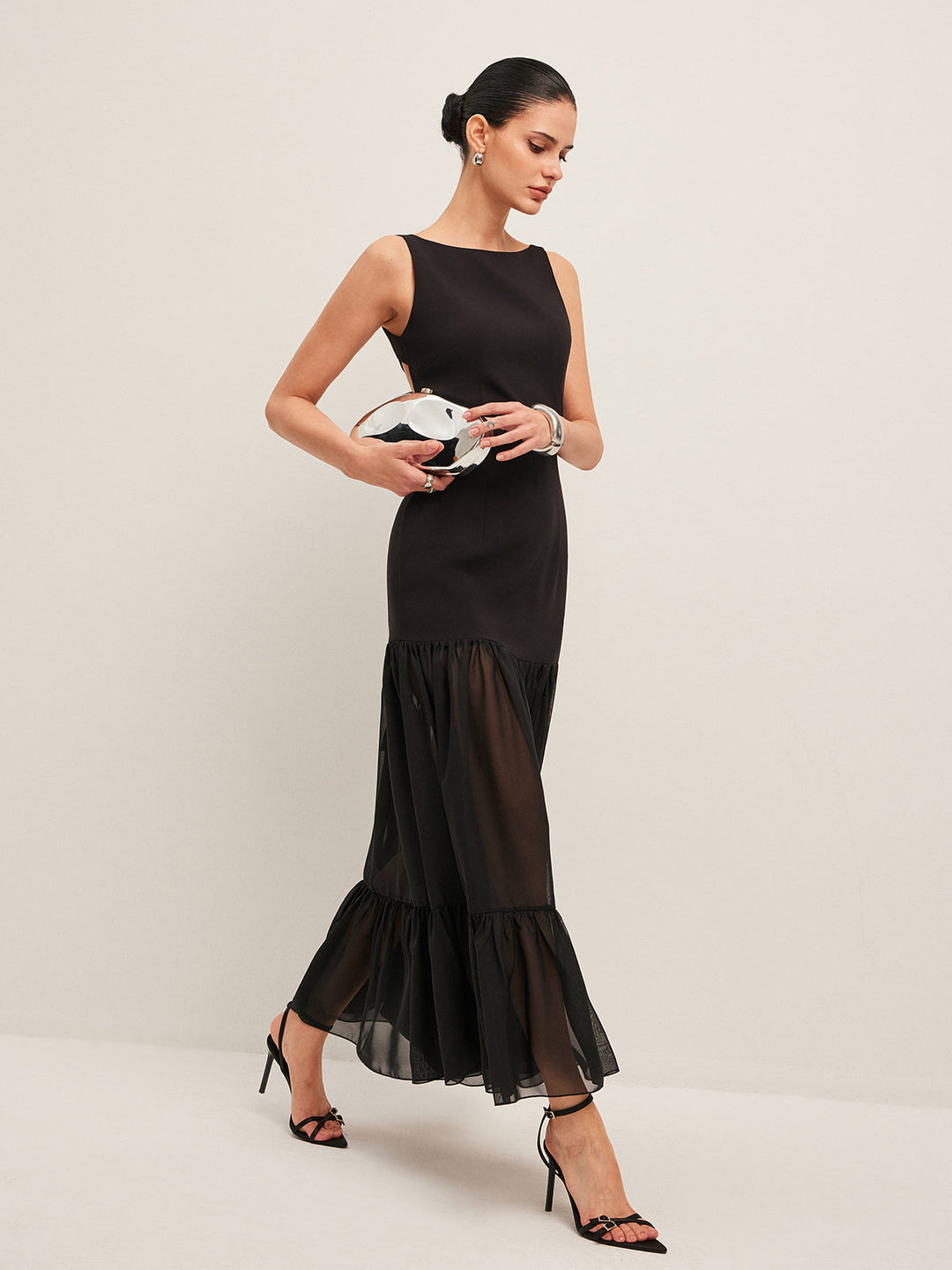 Kleid mit Sheer-Einsatz und Rüschensaum