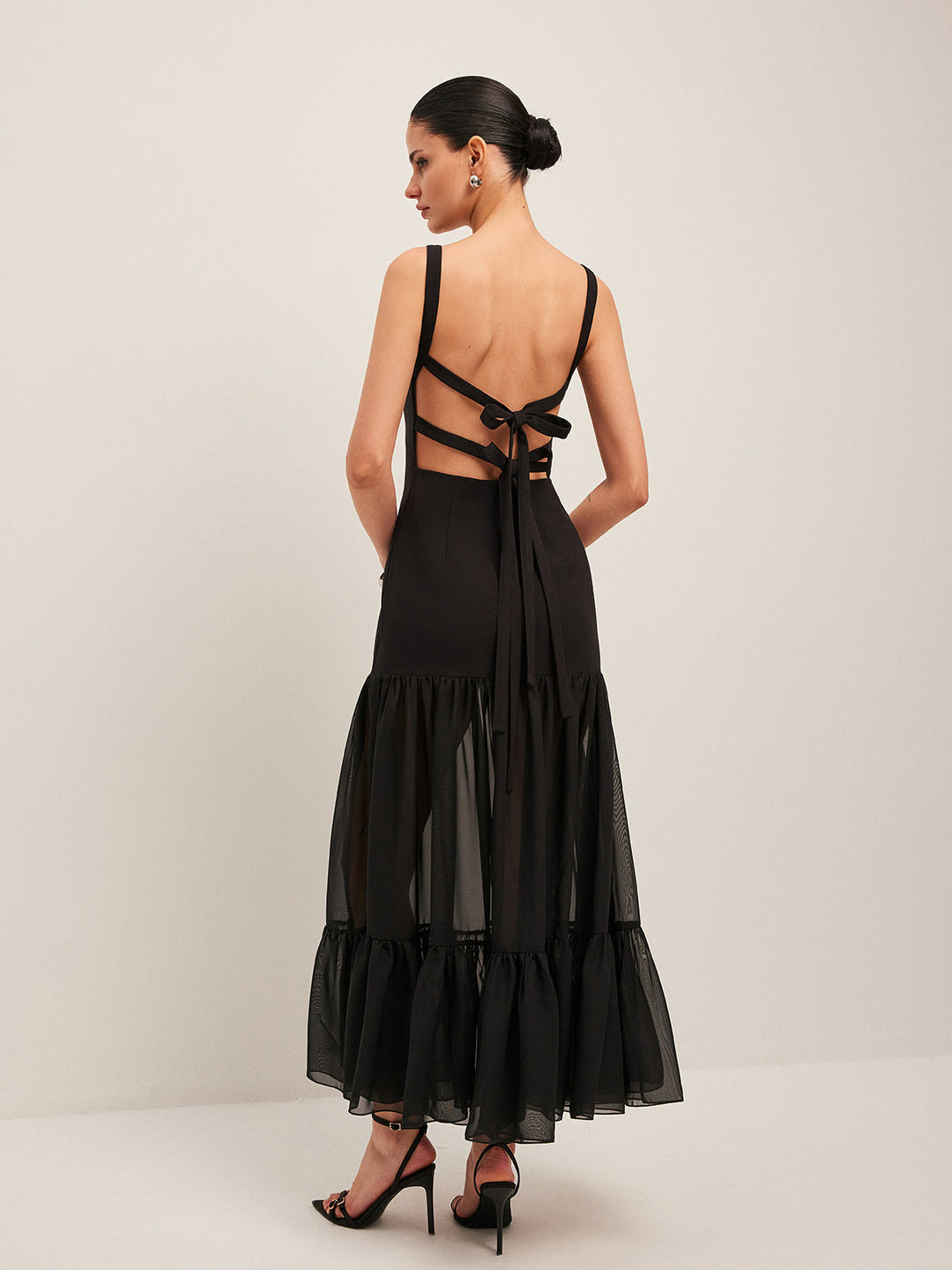 Kleid mit Sheer-Einsatz und Rüschensaum