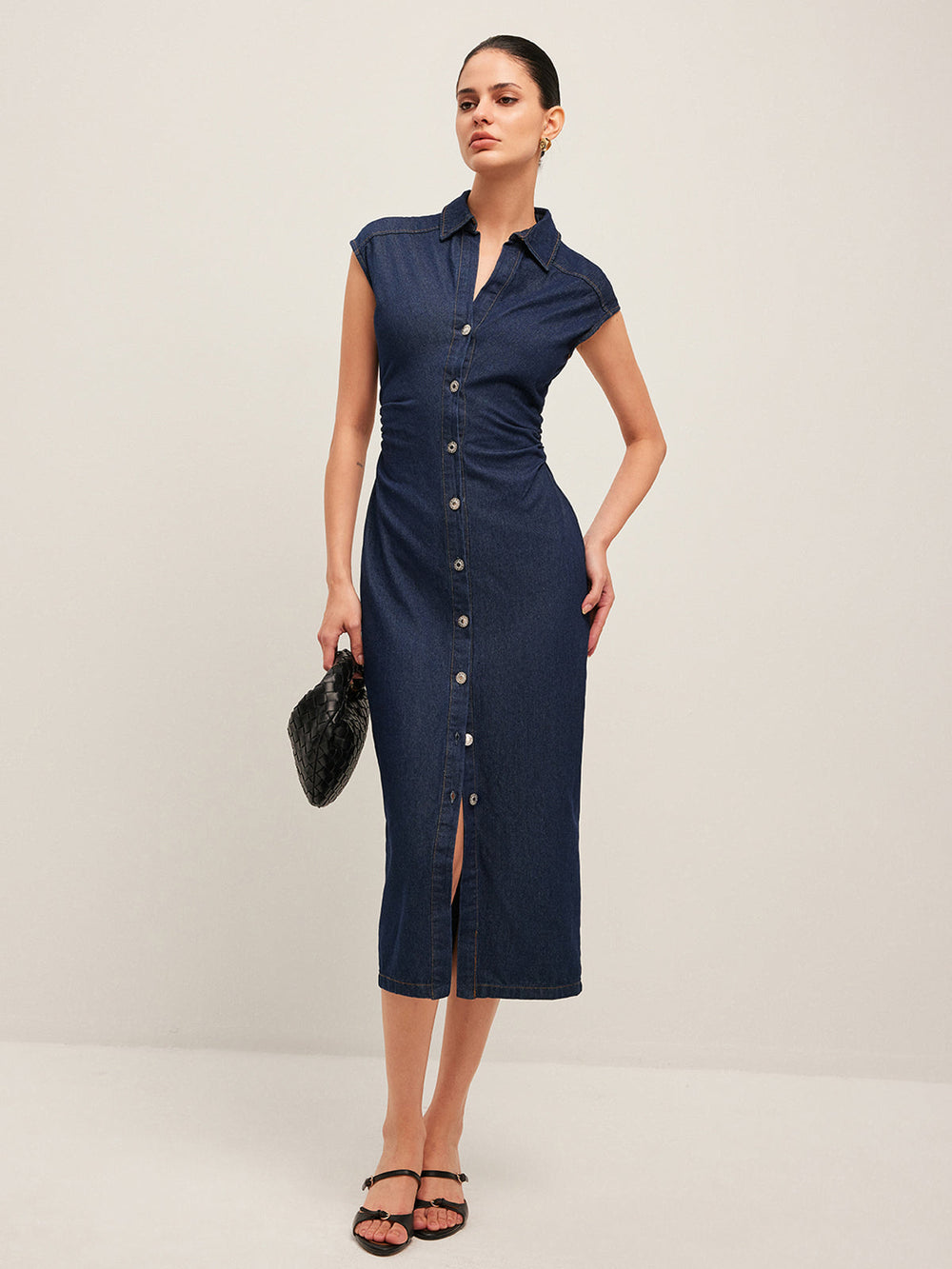 V-Ausschnitt Ärmelloses Knopf-Denimkleid