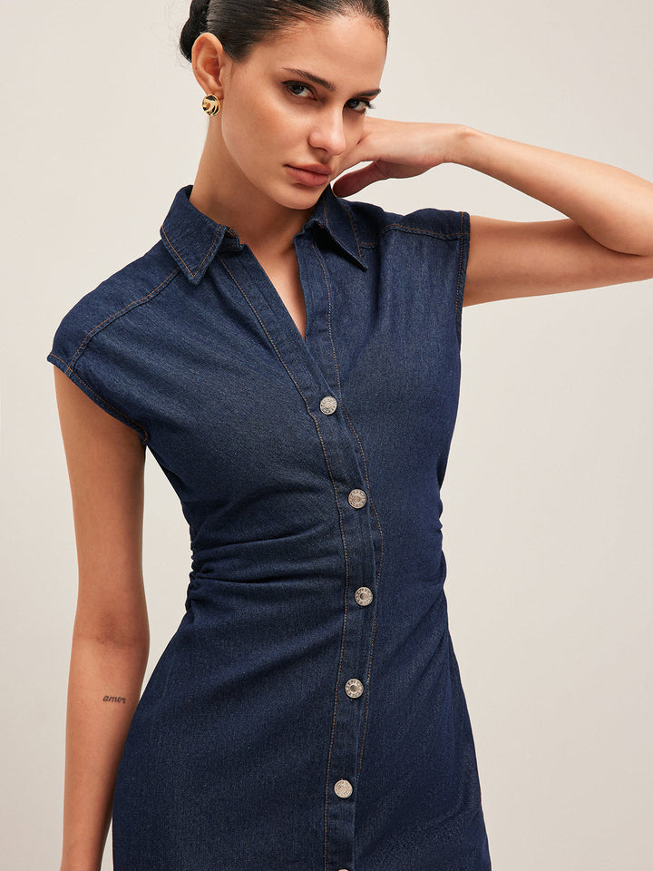 V-Ausschnitt Ärmelloses Knopf-Denimkleid