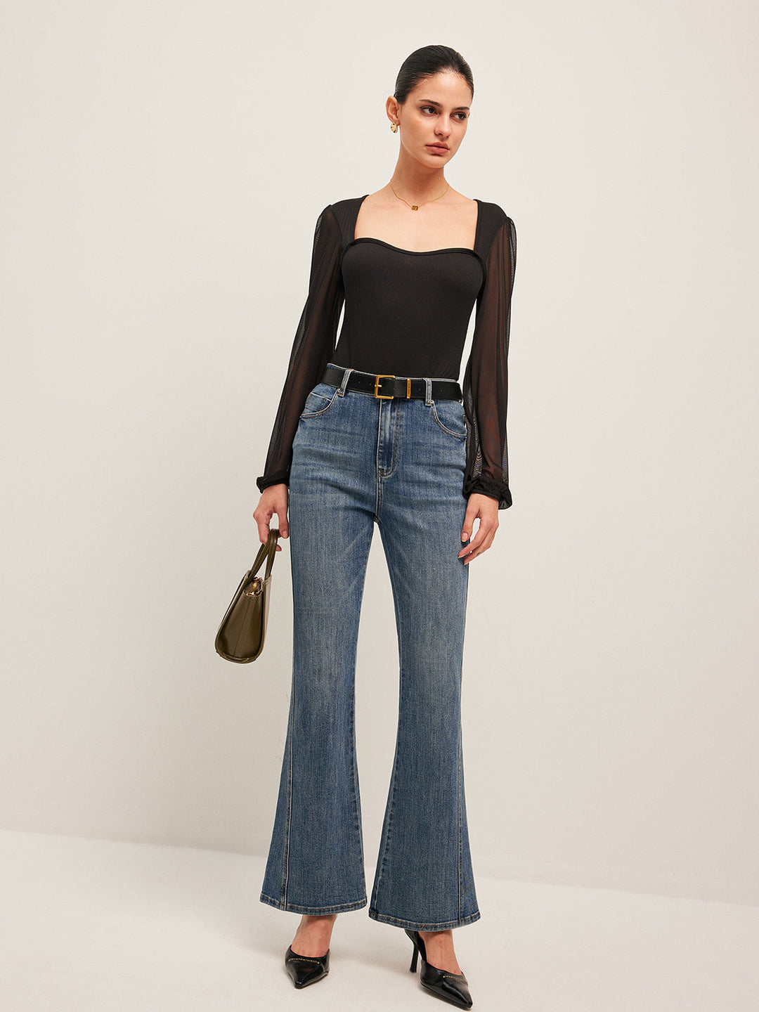 Ausgestellte Jeans mit mittlerer Taille