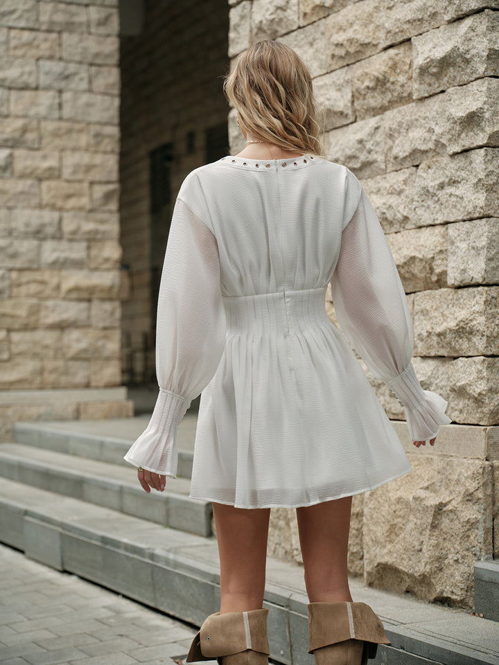 Kleid mit Schnürung vorne und halbtransparentem Stoff