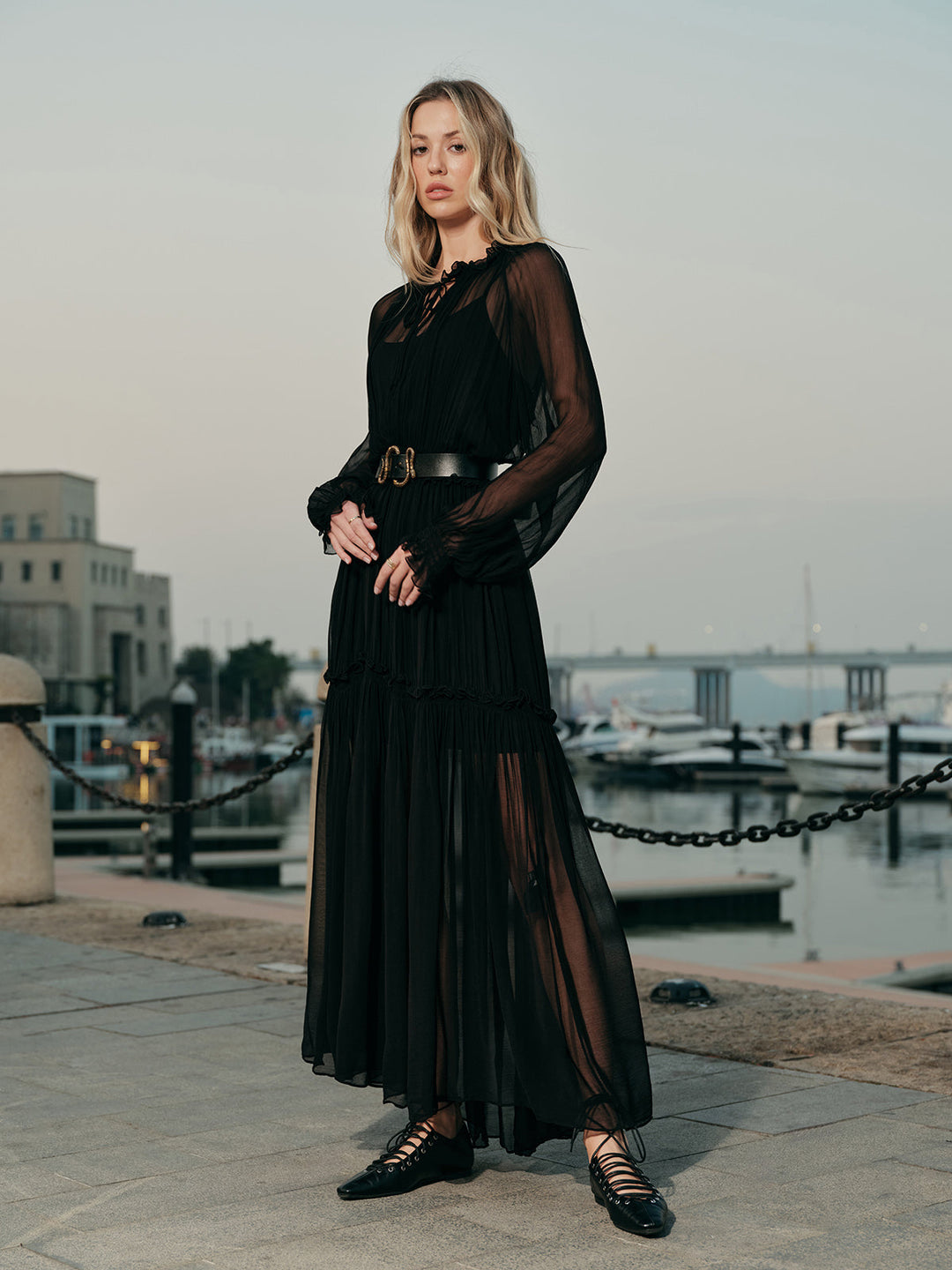 Raffiniertes Chiffon-Kleid in Halbtransparent