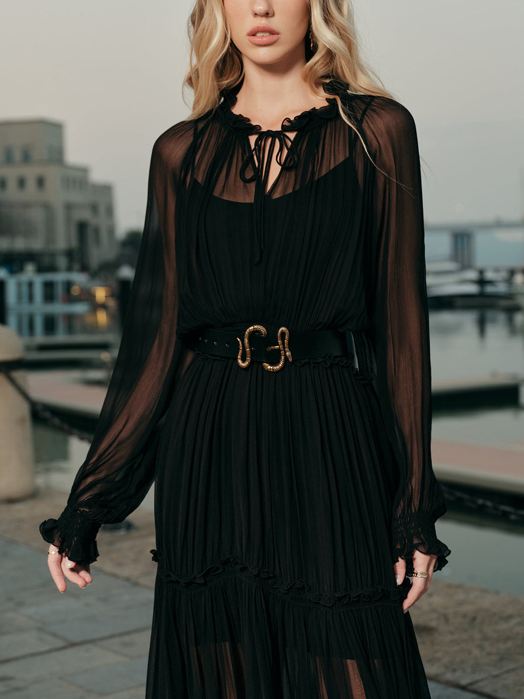 Raffiniertes Chiffon-Kleid in Halbtransparent