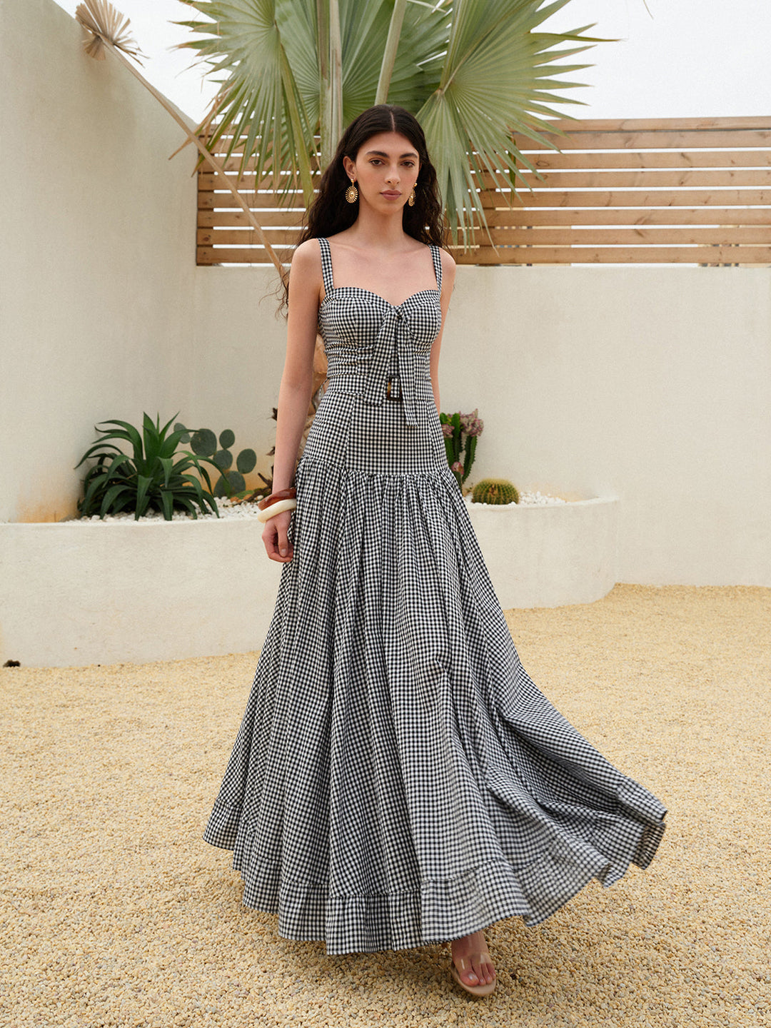 Ärmelloses Kleid mit Gürtel und Karomuster