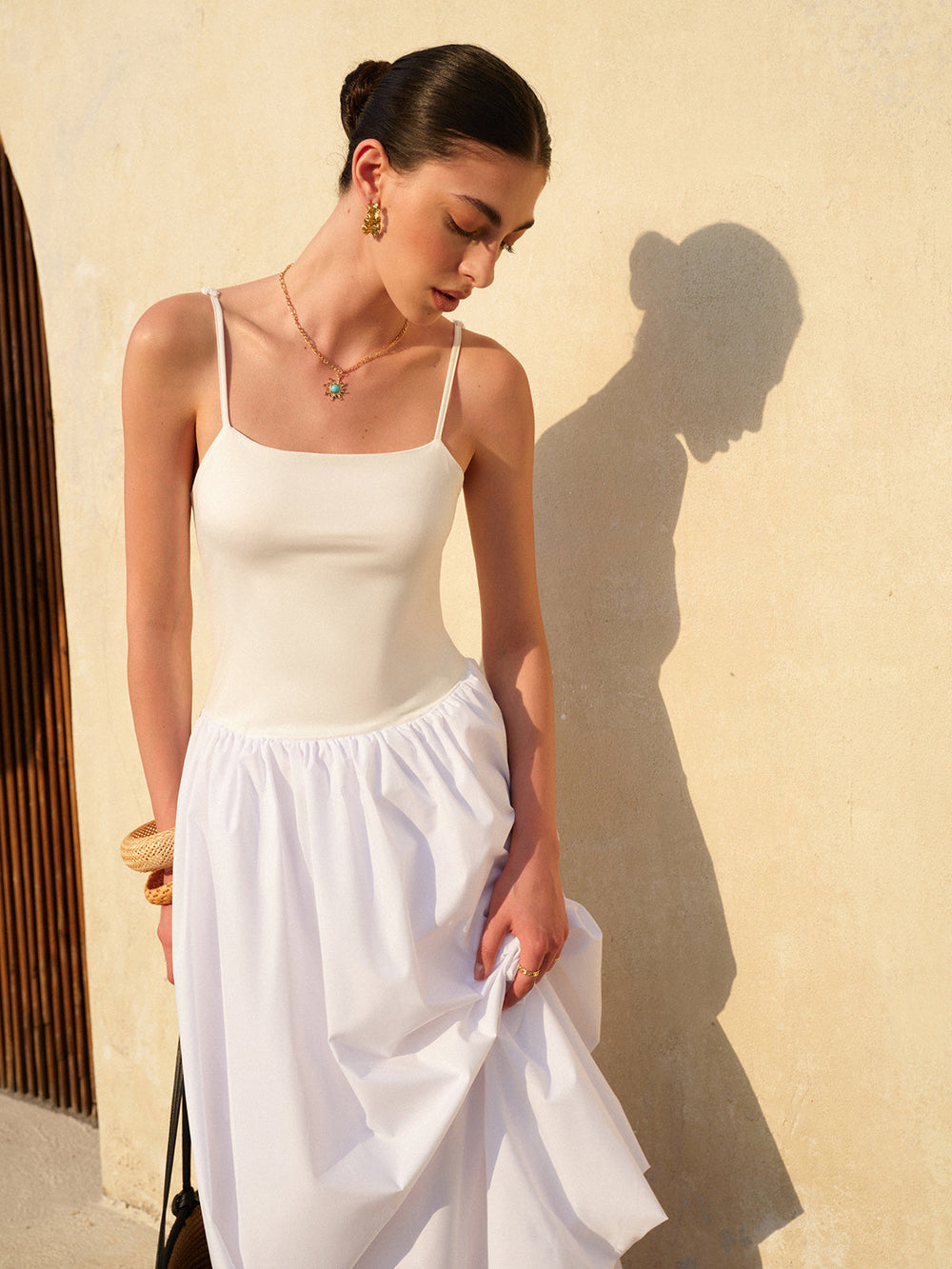 Kleid mit Blasensaum und Spaghettiträgern