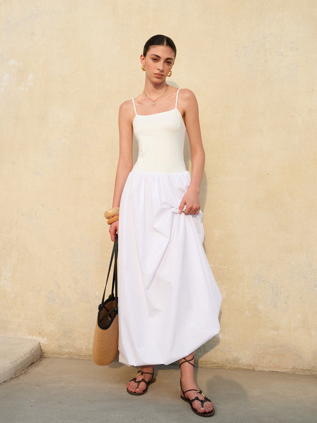 Kleid mit Blasensaum und Spaghettiträgern