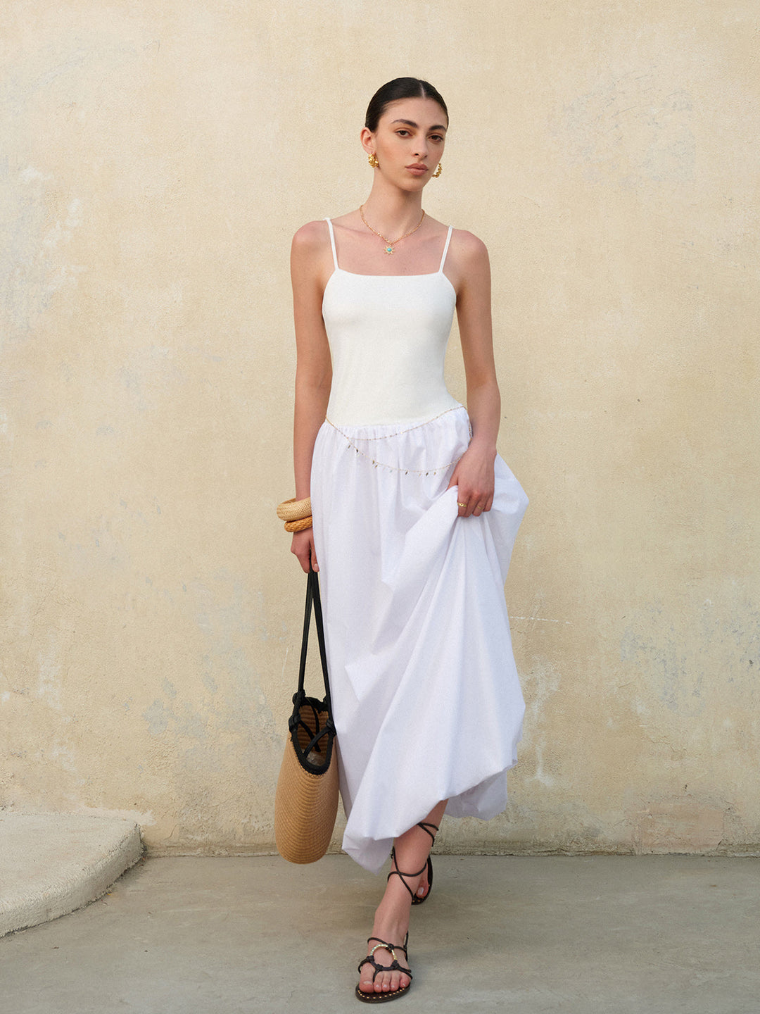 Kleid mit Blasensaum und Spaghettiträgern