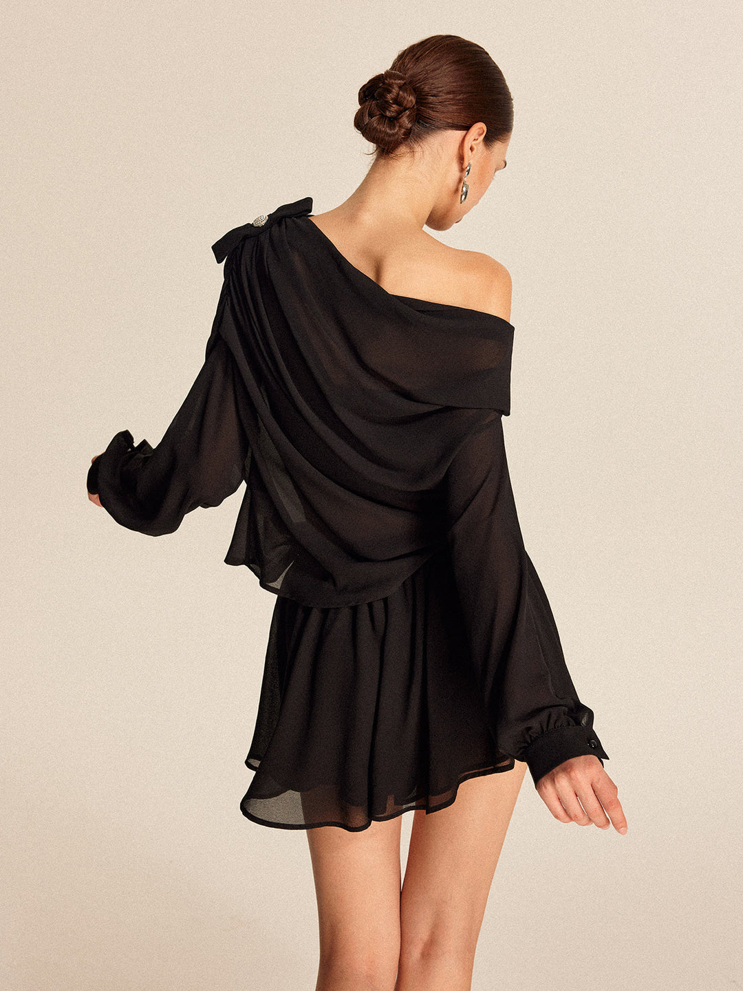 Halbtransparenter Chiffon-Rock-Set mit One-Shoulder-Schleifendetail