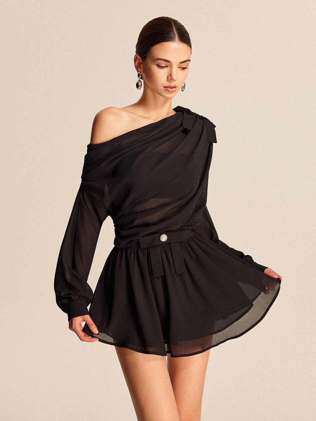 Halbtransparenter Chiffon-Rock-Set mit One-Shoulder-Schleifendetail