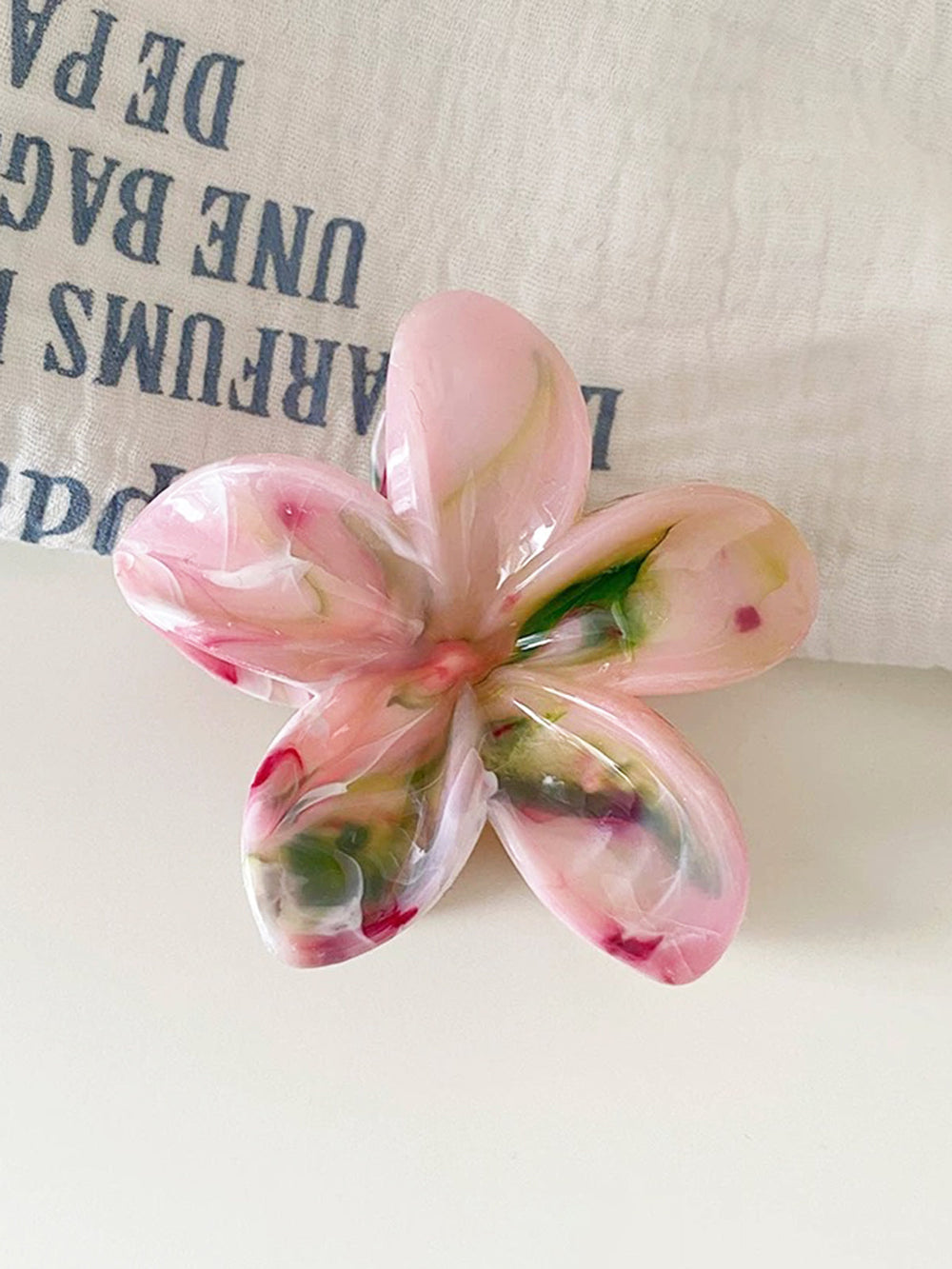 Blumenförmige Haarspange