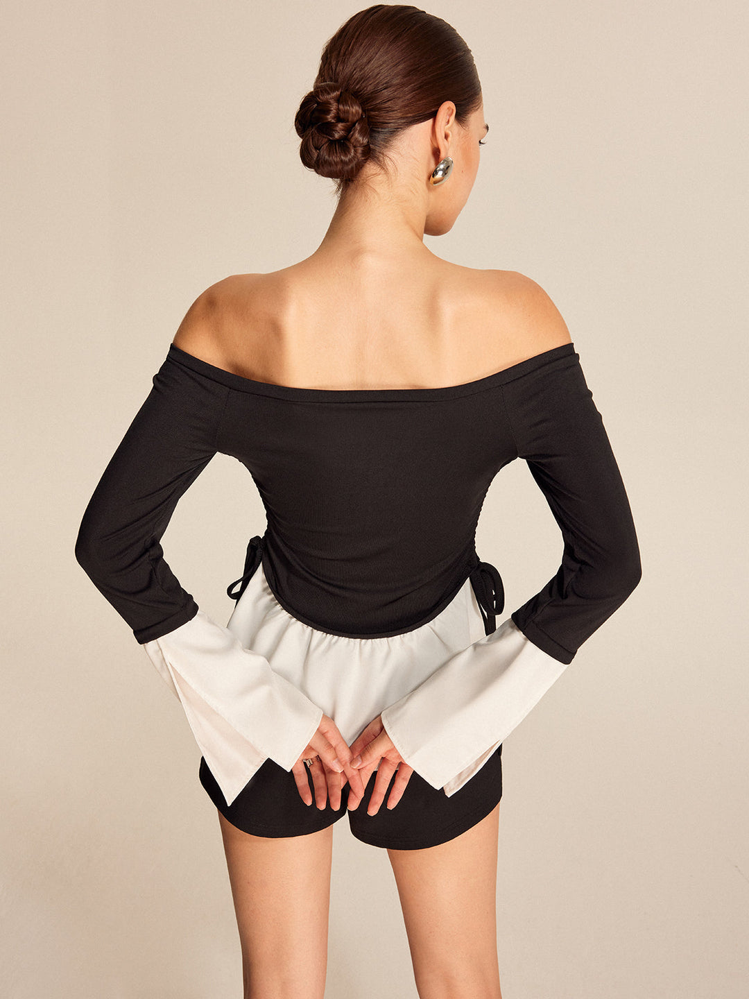 Bluse mit Kontrastdetail und Carmen-Ausschnitt