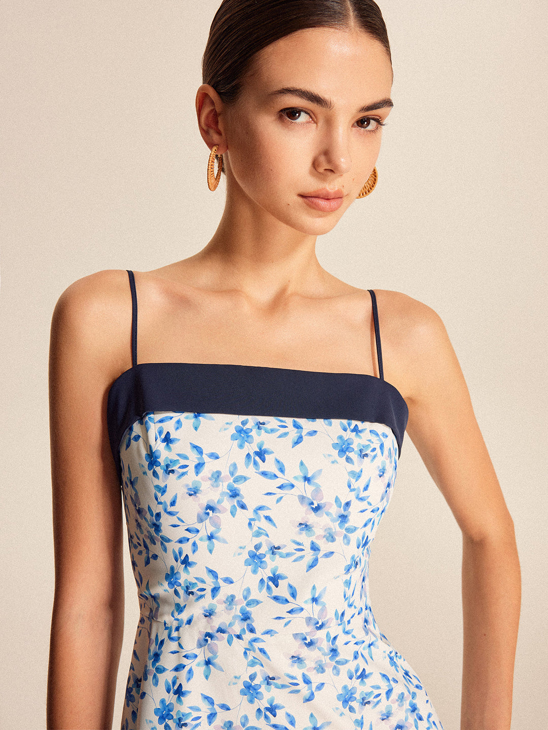Florales Farbblock-Slip-Kleid