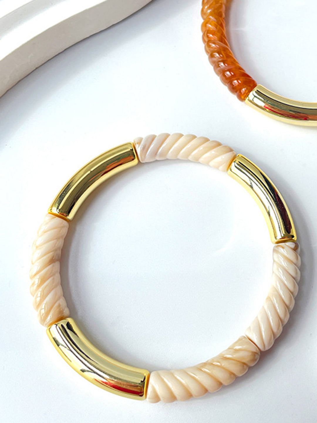 Goldene Schalen-Akzent-Armband