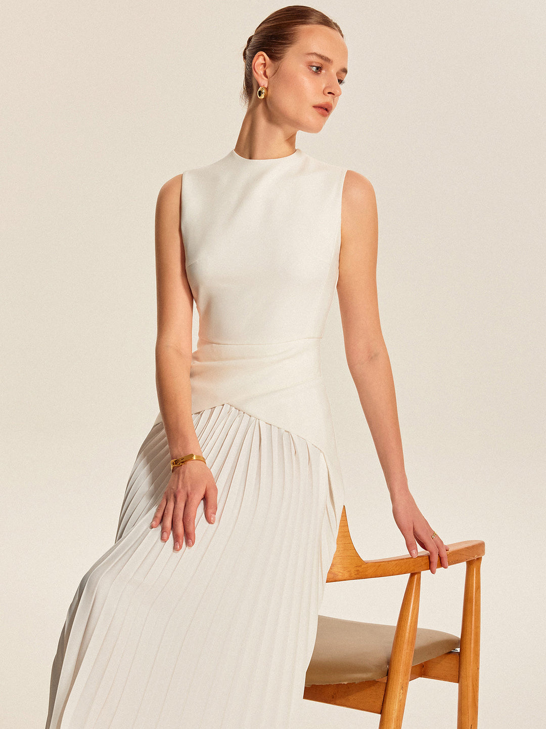 Ärmelloses Faltenkleid