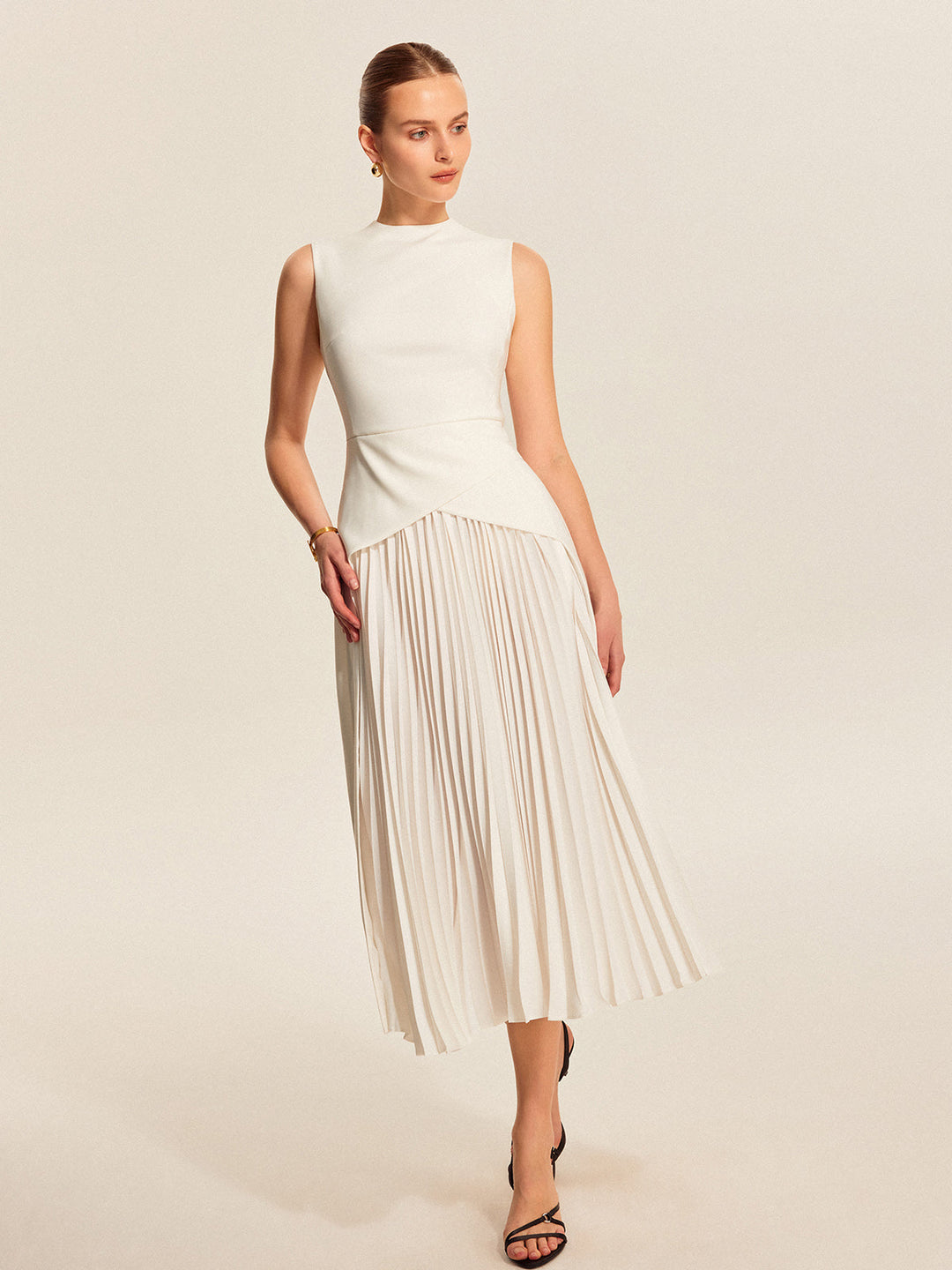 Ärmelloses Faltenkleid
