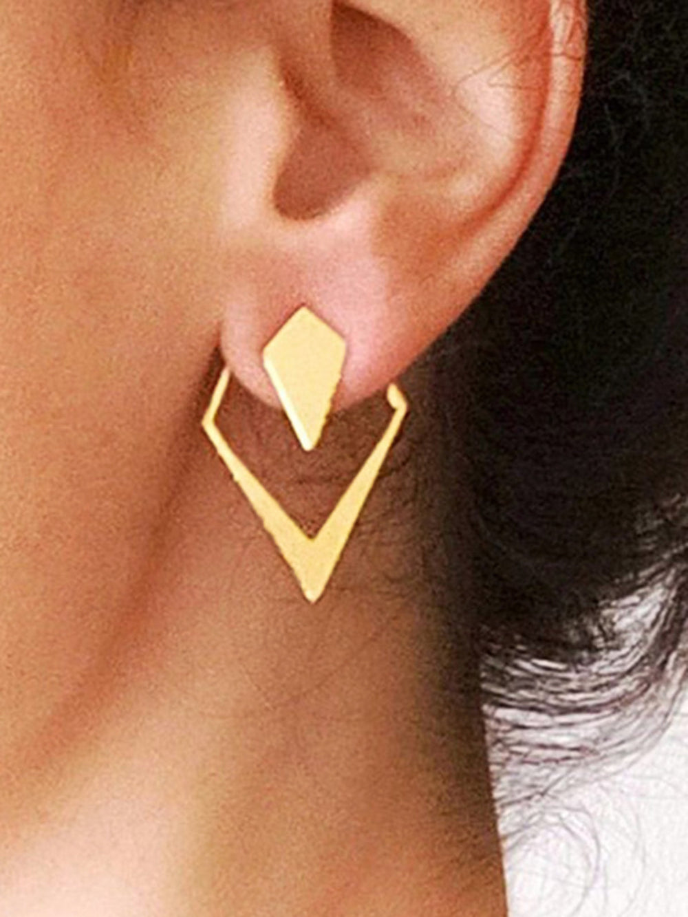Geometrische V-förmige Gold-Ohrstecker