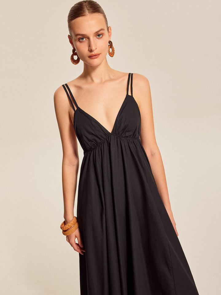 Kleid mit V-Ausschnitt und doppelten Trägern