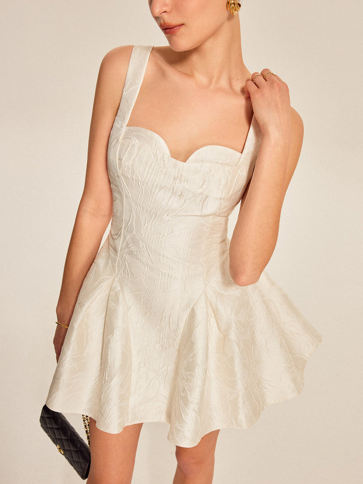 Kleid mit Herzausschnitt und ausgestelltem Rock