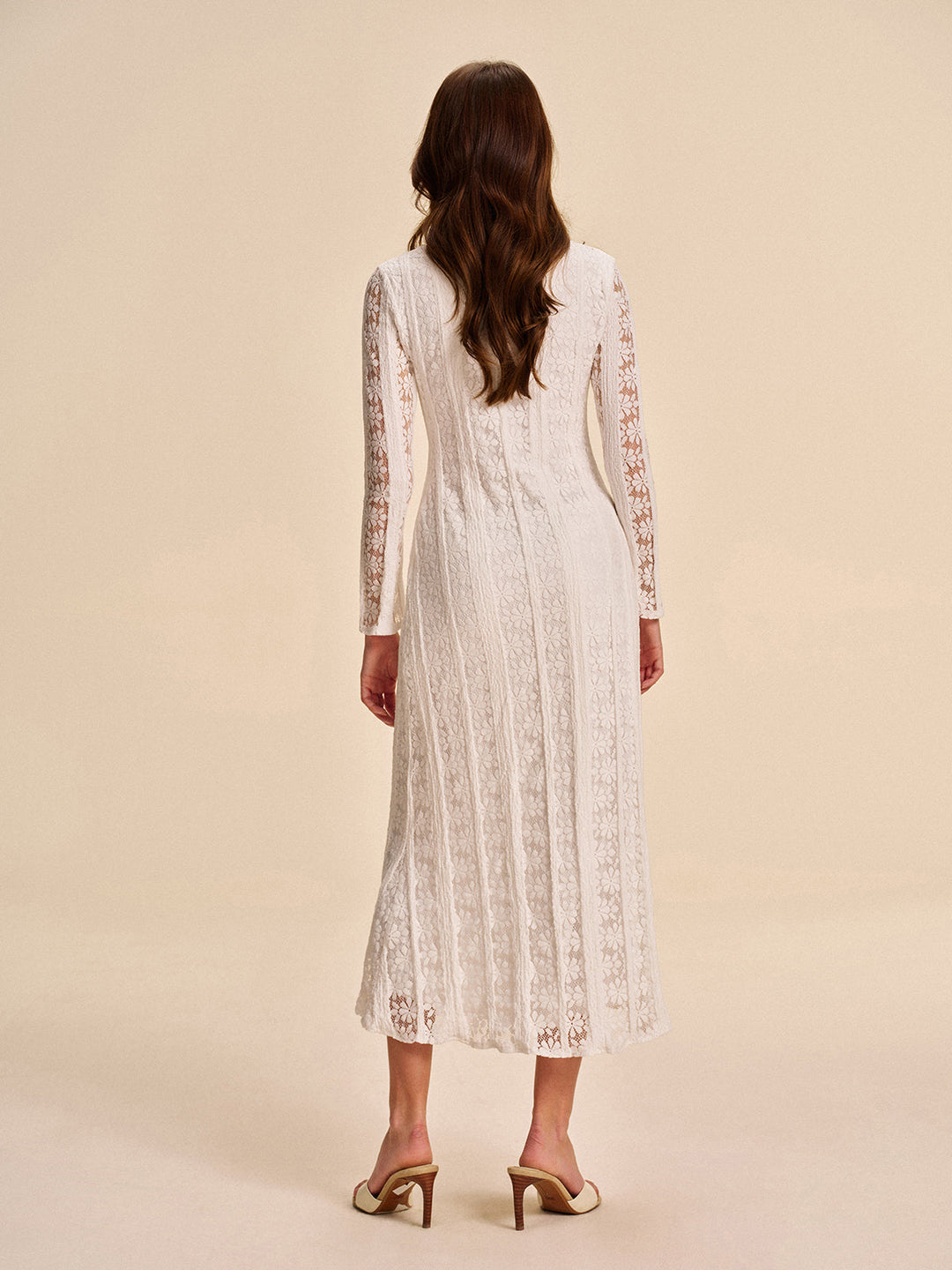 Kleid mit Spitzendetail und Cut-Out