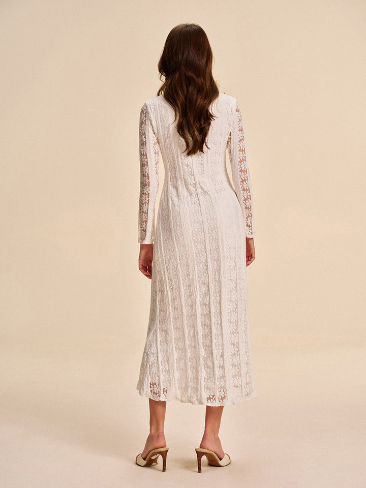Kleid mit Spitzendetail und Cut-Out