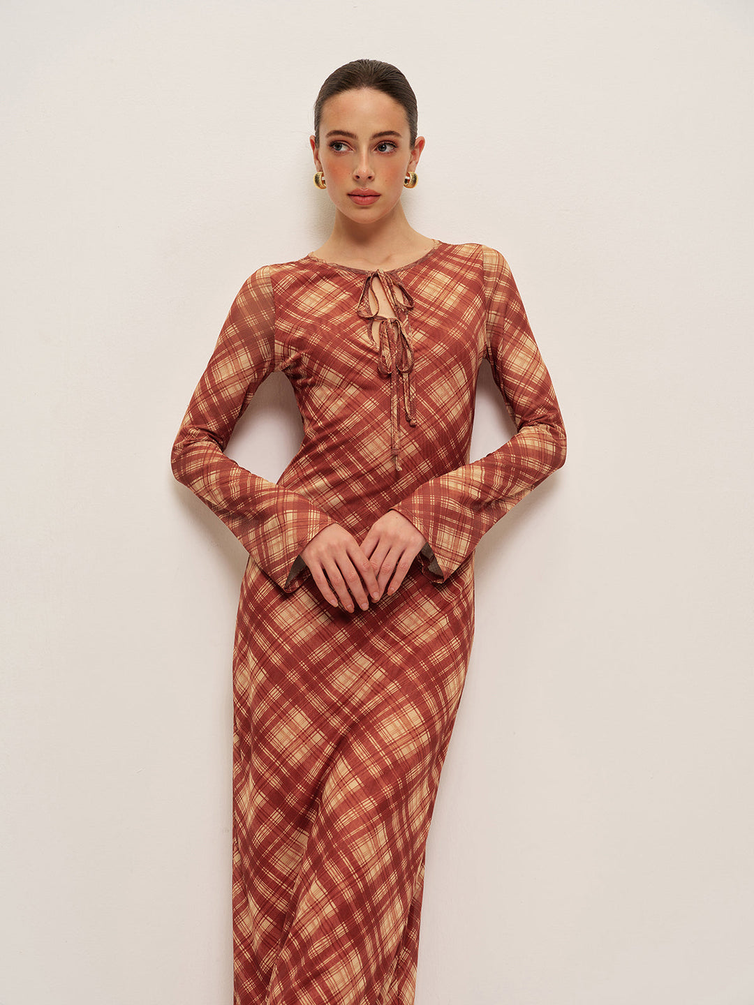 Kleid mit Karomuster und Bindegürtel am Ärmel