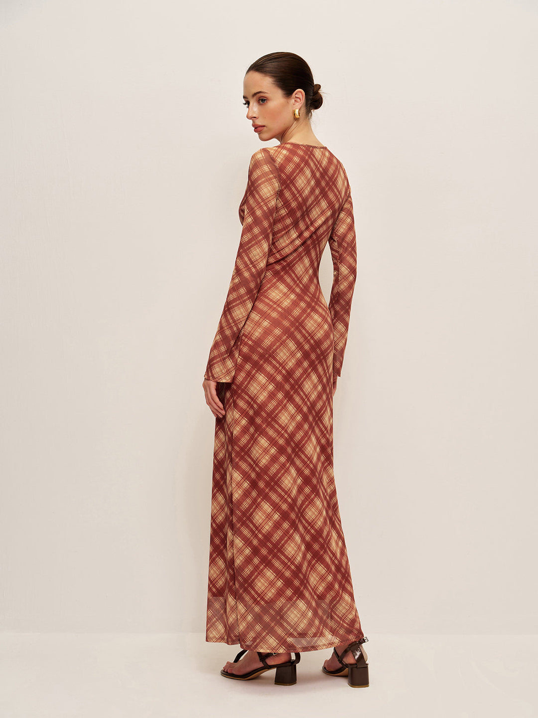 Kleid mit Karomuster und Bindegürtel am Ärmel