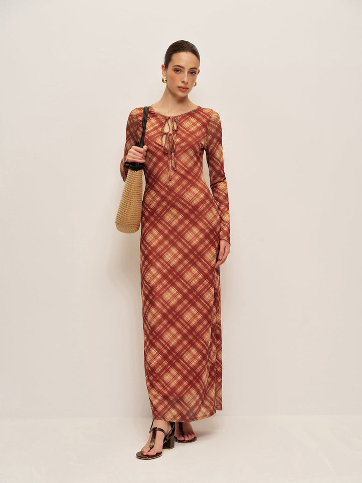 Kleid mit Karomuster und Bindegürtel am Ärmel