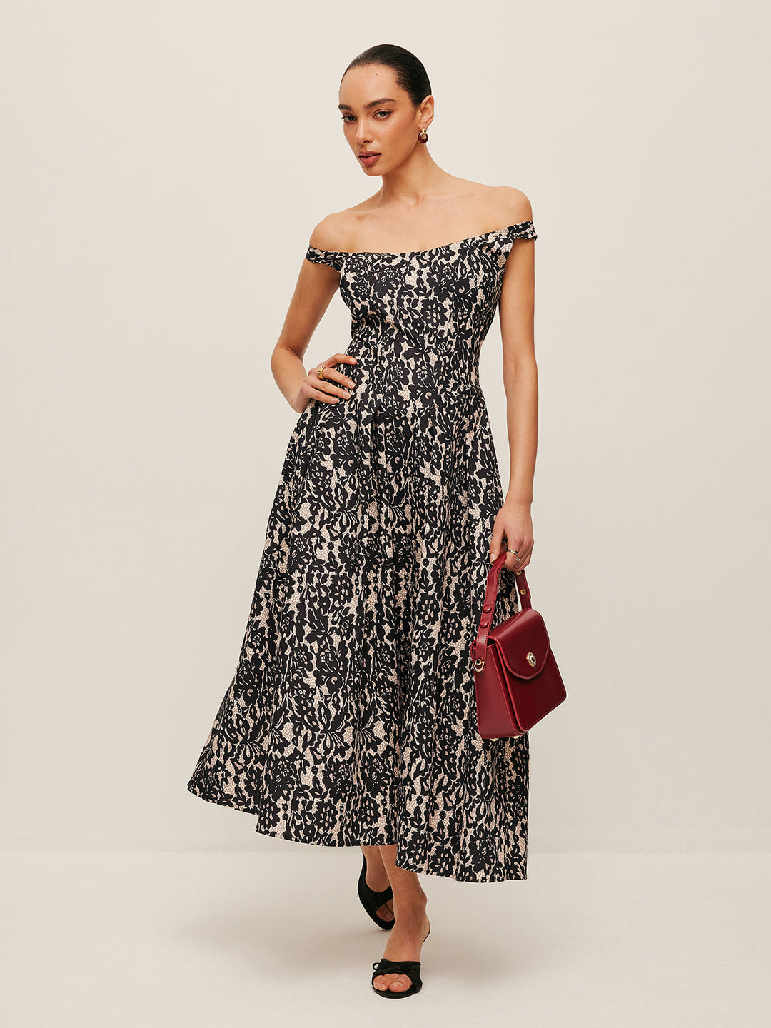 Kleid mit Blumenmuster und Neckholder
