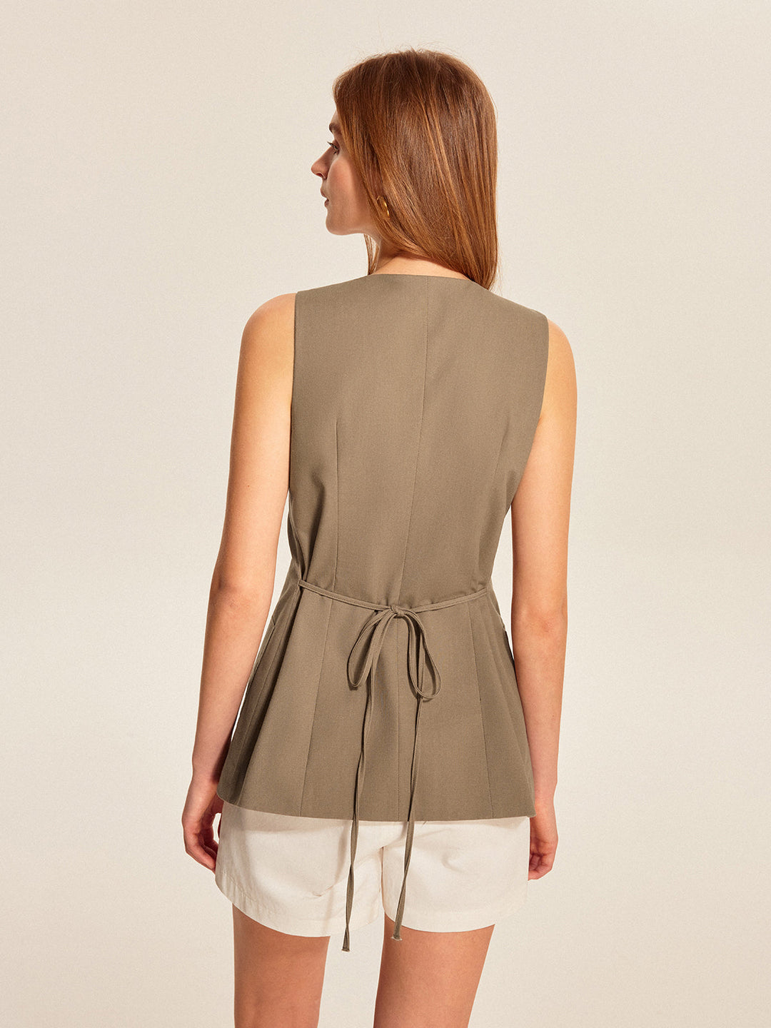Asymmetrische Weste mit Knopfdetail und Tasche