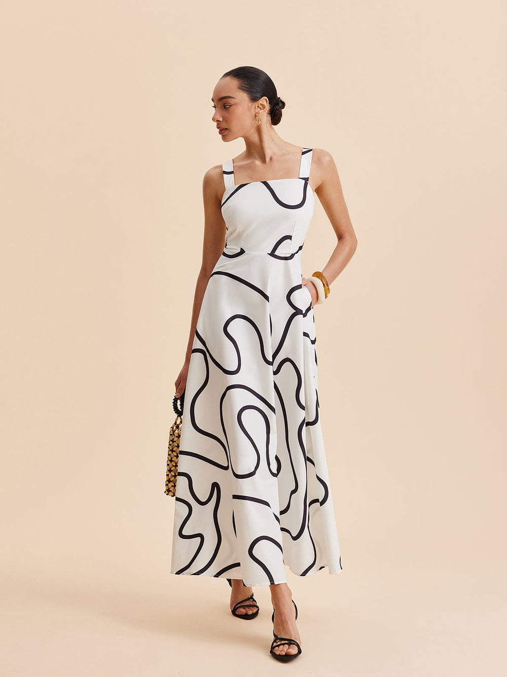 Abstraktes Kleid mit eckigem Trägerausschnitt und Print