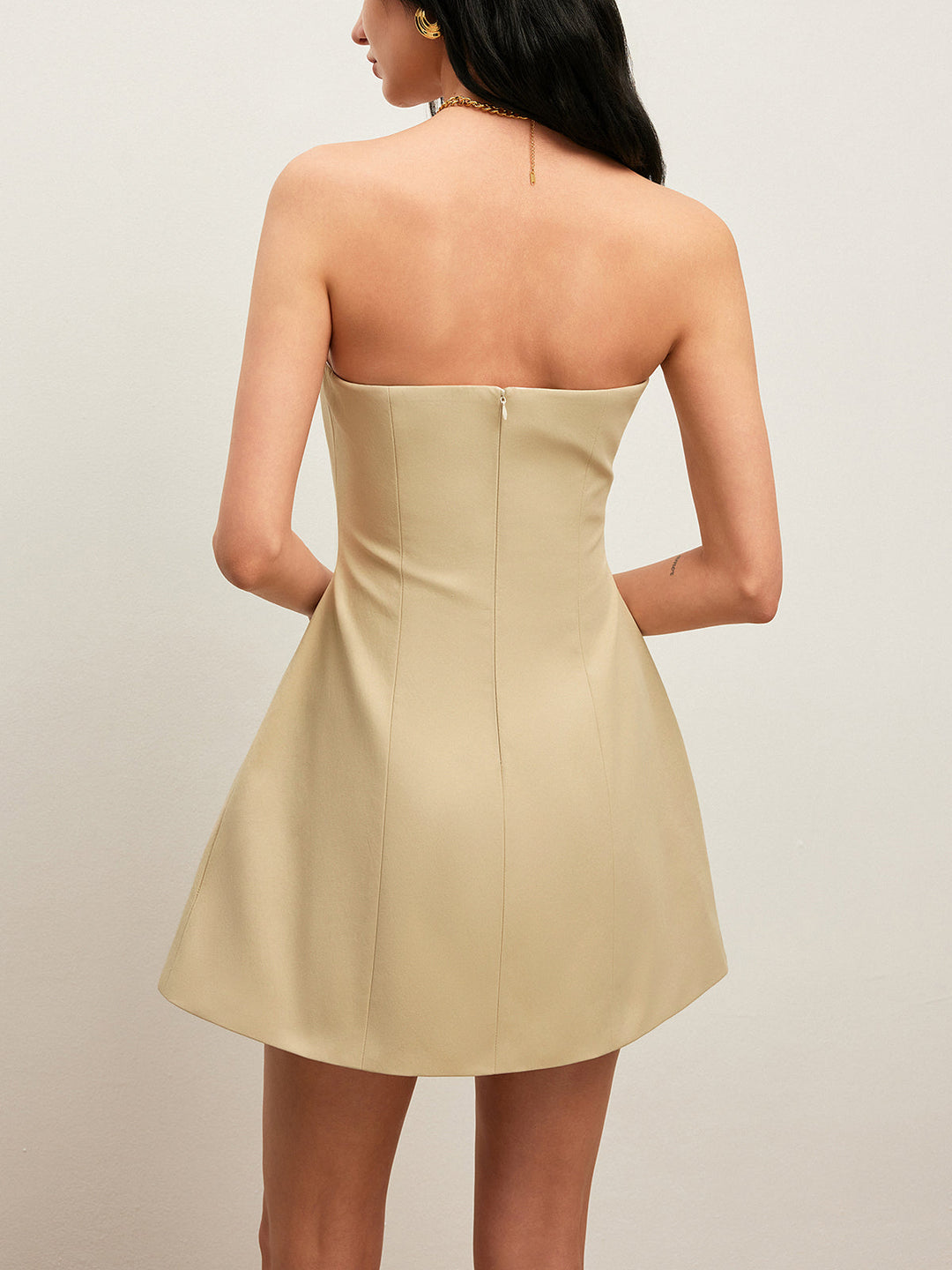 Trägerloses Kleid mit Knopfdetail