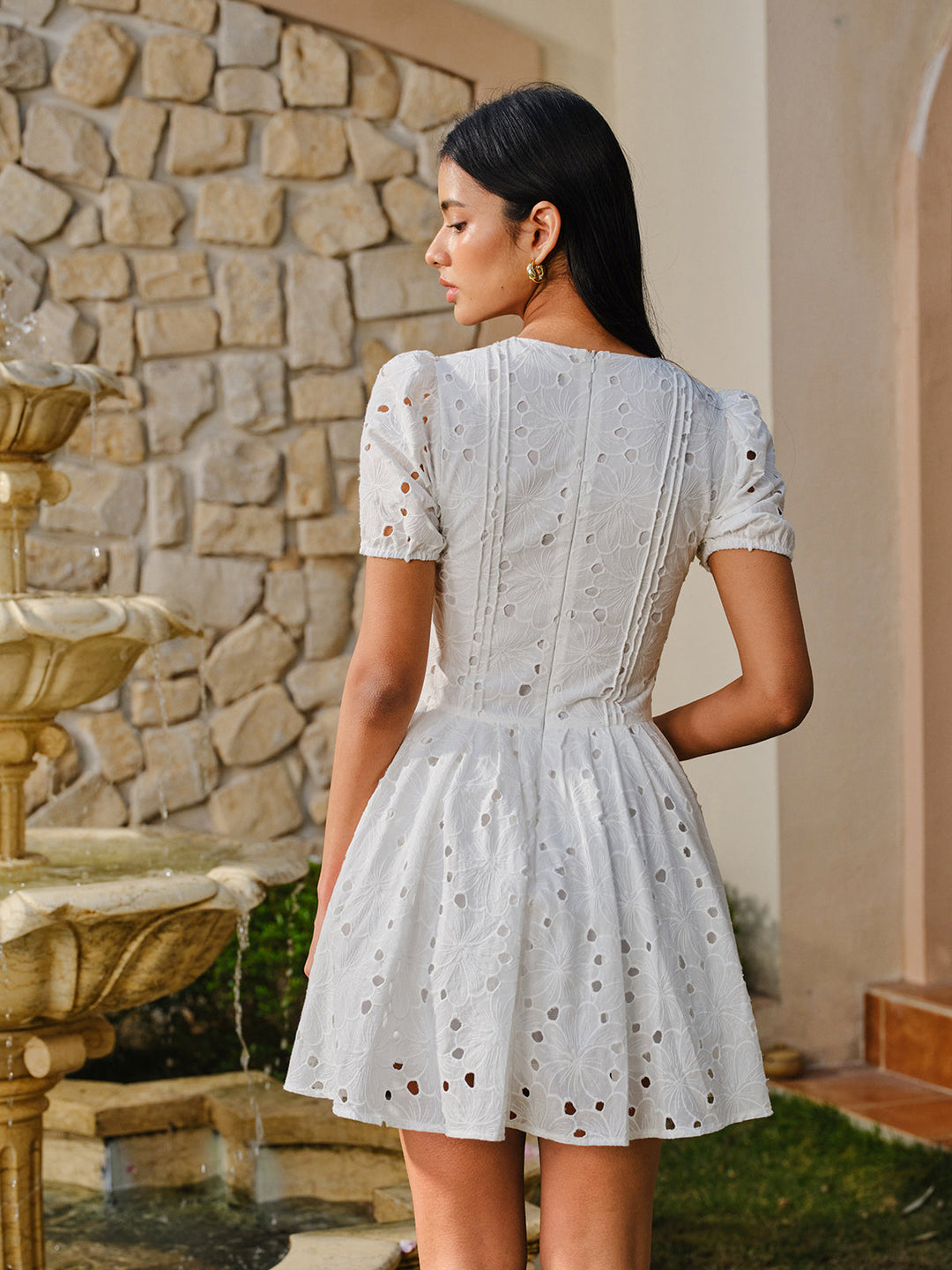 Kleid mit gerüschten Ärmeln aus Baumwoll-Häkelspitze