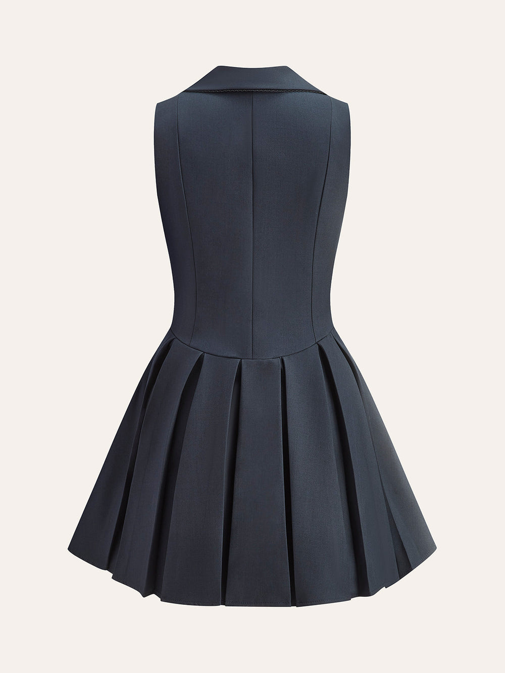 Kleid mit breitem Kragen und Falten
