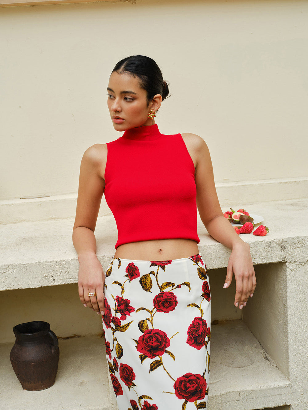 Gestricktes ärmelloses Crop-Top mit Rollkragen