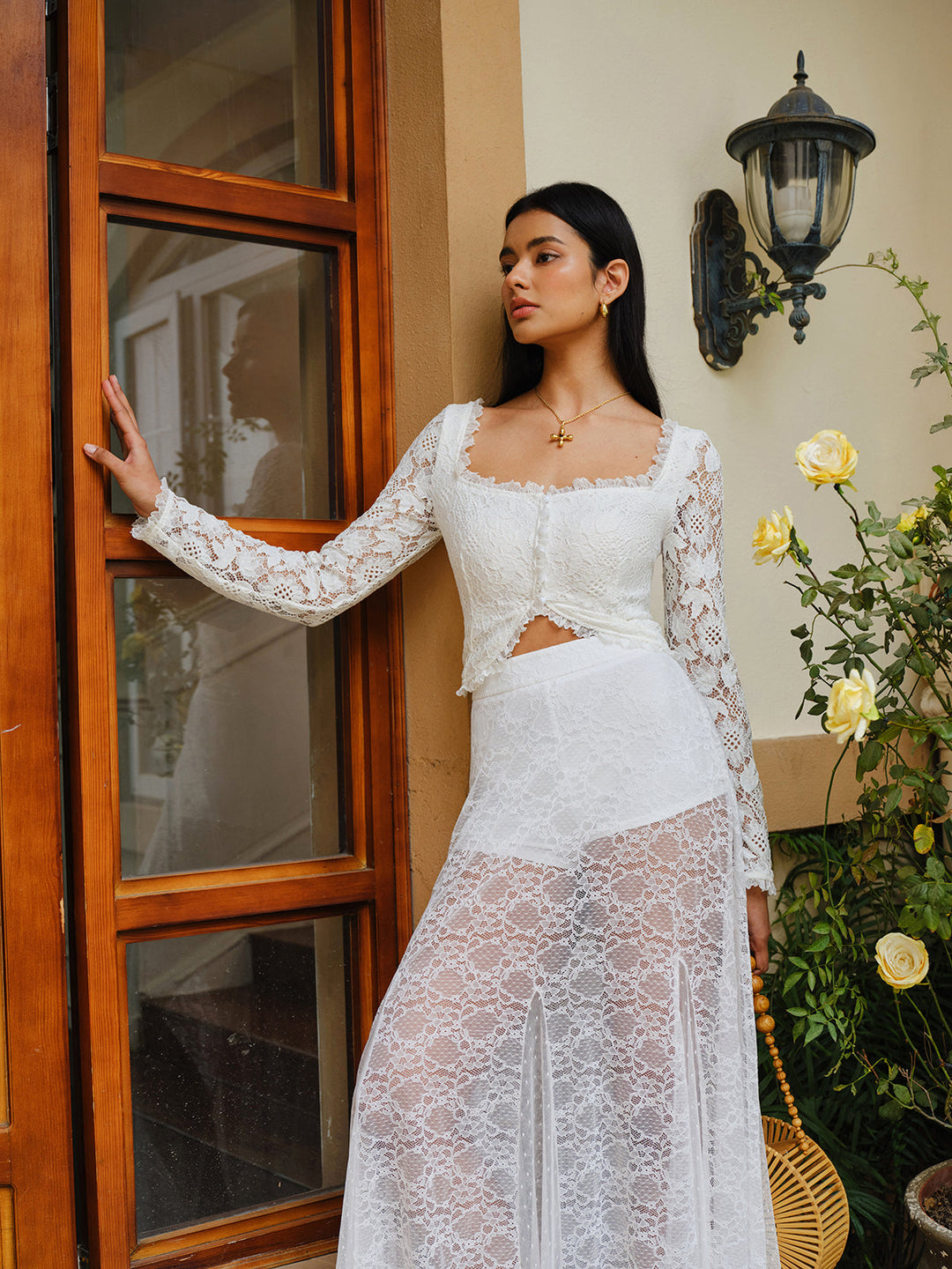Halbtransparente Rüschen-Bluse mit Knopfleiste