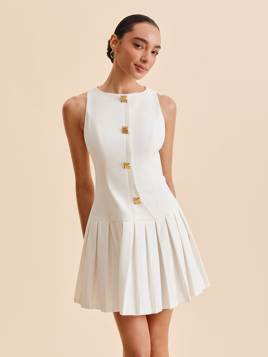 Metallknopf-Falten-Strickkleid