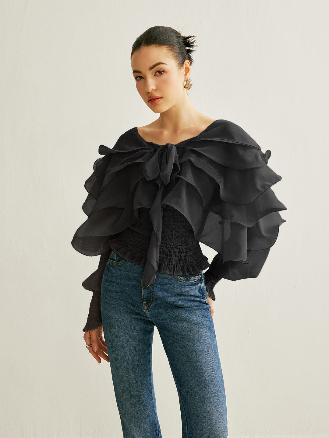 Halbtransparente Chiffon-Bluse mit Rüschen und Rückenausschnitt