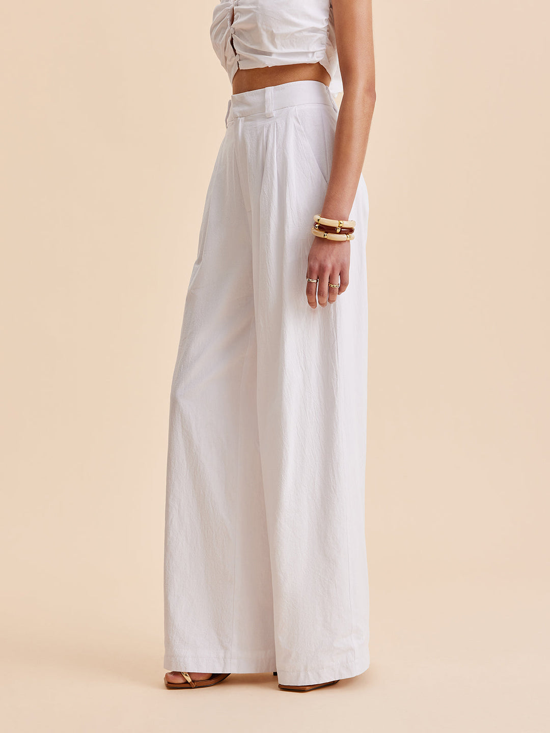 Baumwollhose mit weitem Bein, mittelhohem Bund und Taschen