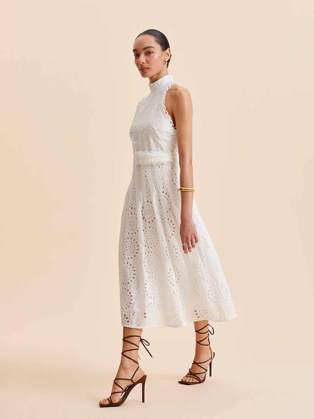 Spitzen-Kleid mit Gürtel in A-Linie