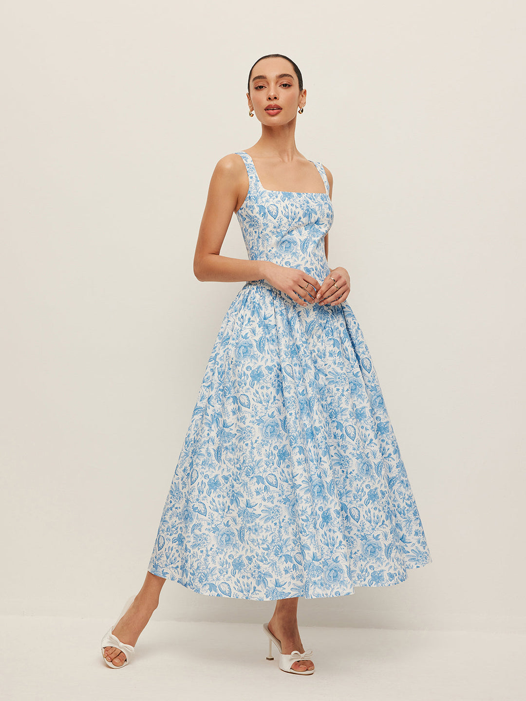 Kleid mit quadratischem Ausschnitt und Taschen