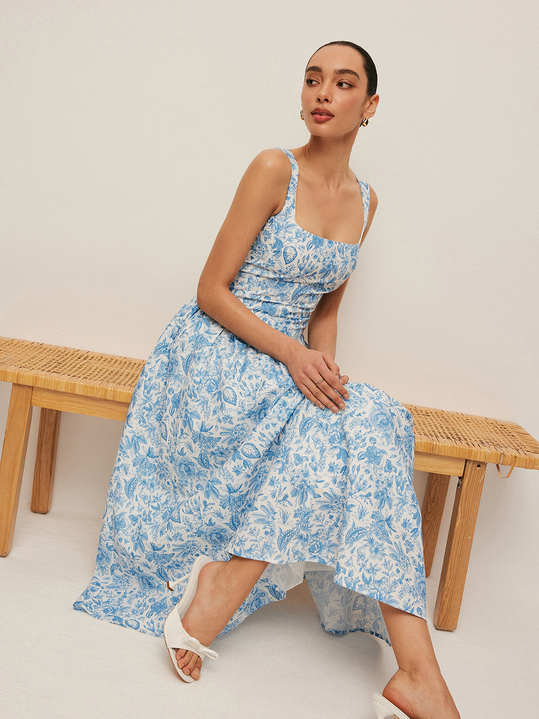 Kleid mit quadratischem Ausschnitt und Taschen