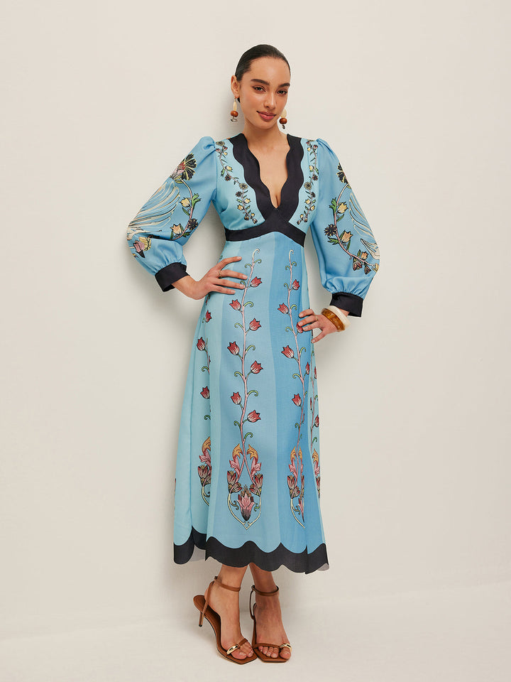 Kleid mit offenem Rücken und Puffärmeln und Blumenmuster