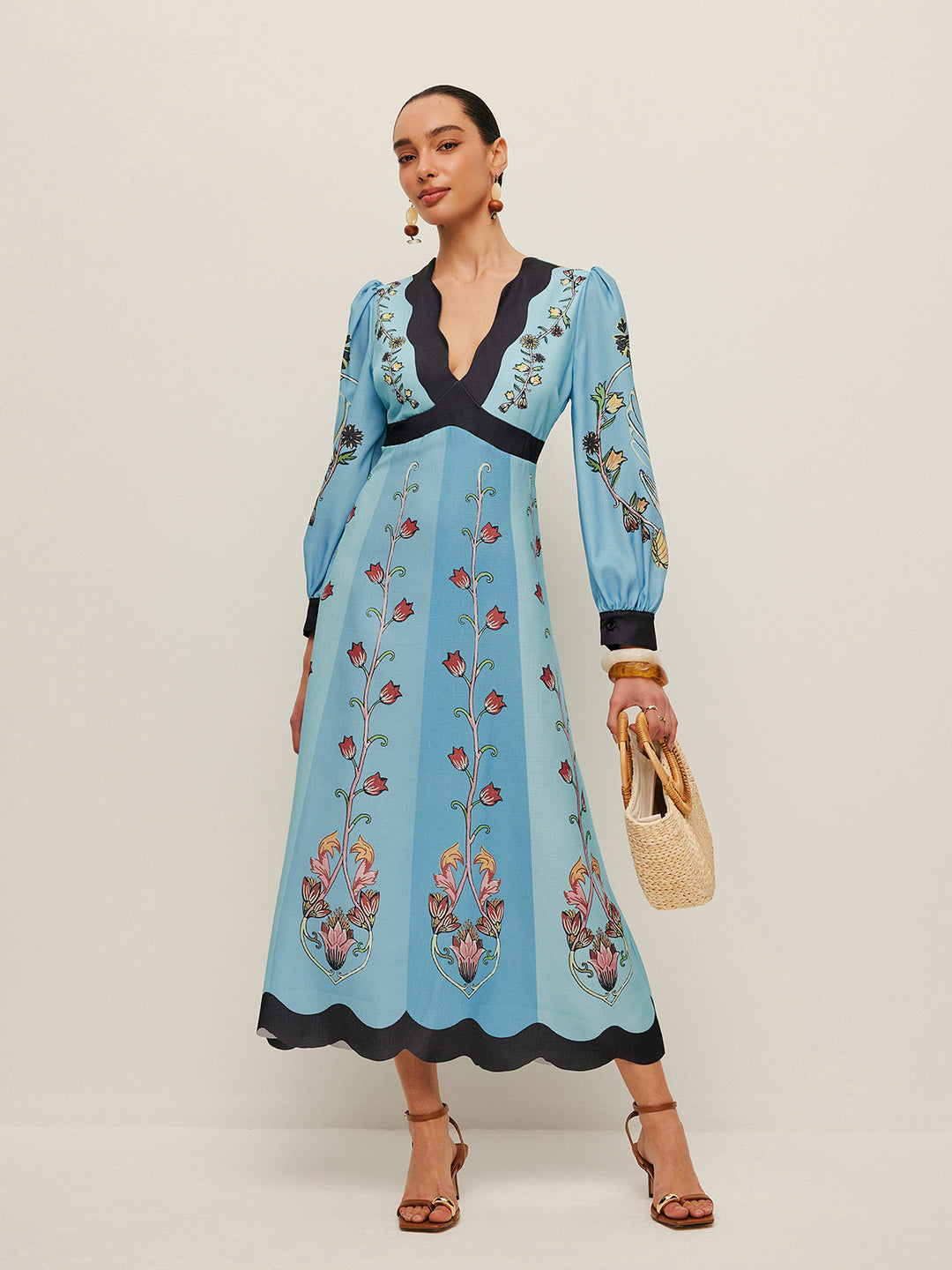 Kleid mit offenem Rücken und Puffärmeln und Blumenmuster
