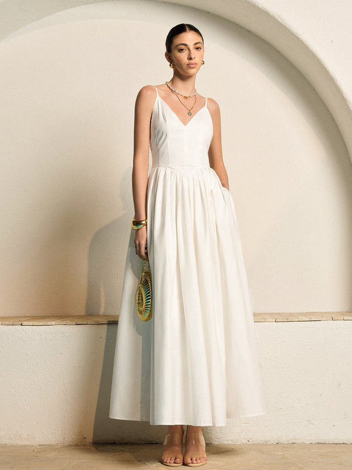 Rückenfreies Kleid mit Spaghettiträgern und Falten