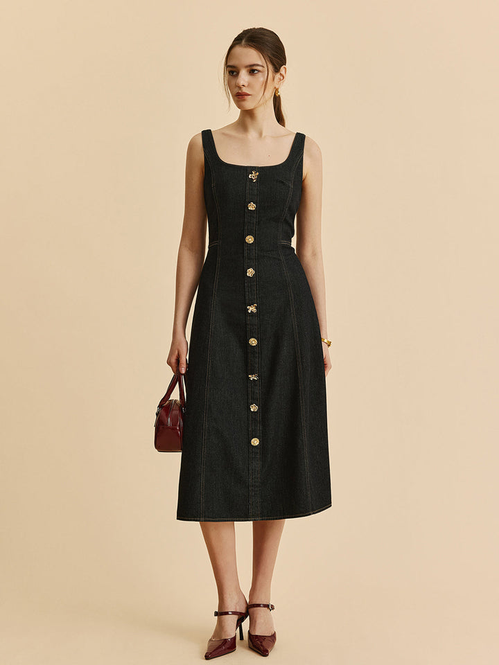 Kleid aus Denim mit quadratischem Ausschnitt und Knopfleiste