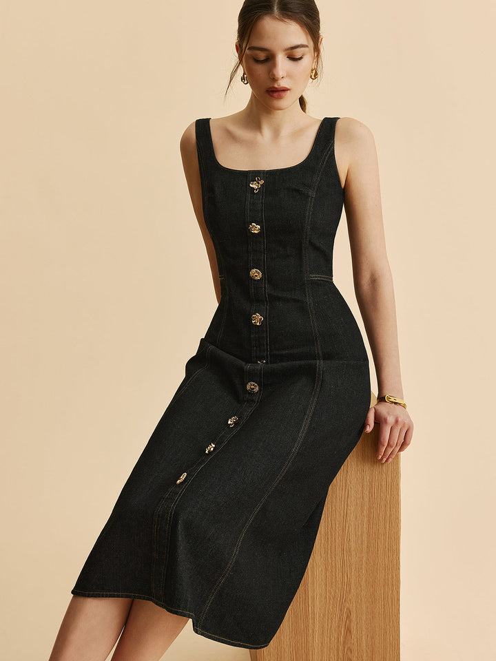 Kleid aus Denim mit quadratischem Ausschnitt und Knopfleiste